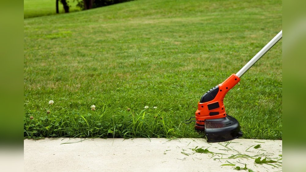 How to Choose the Best Trimmer for Trimming along Sidewalks