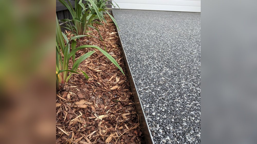 How to Edge a Driveway With a Lawn Edger