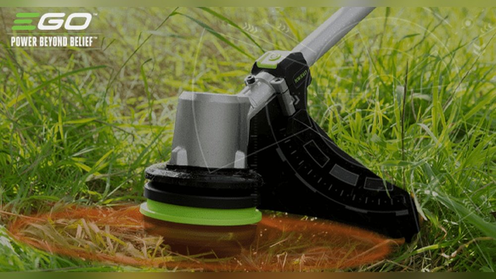 How to Trim Overgrown Grass With a Trimmer