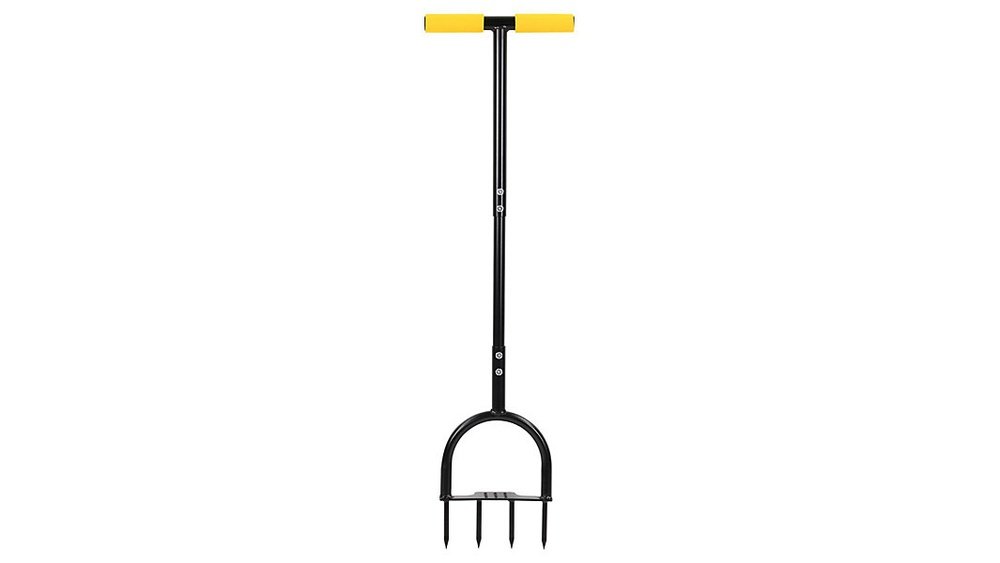 How to Use an Electric Aerator on Compacted Soil