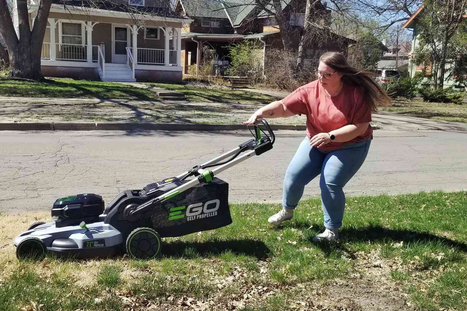 Choose the Best Lawn Mower for Small Yards
