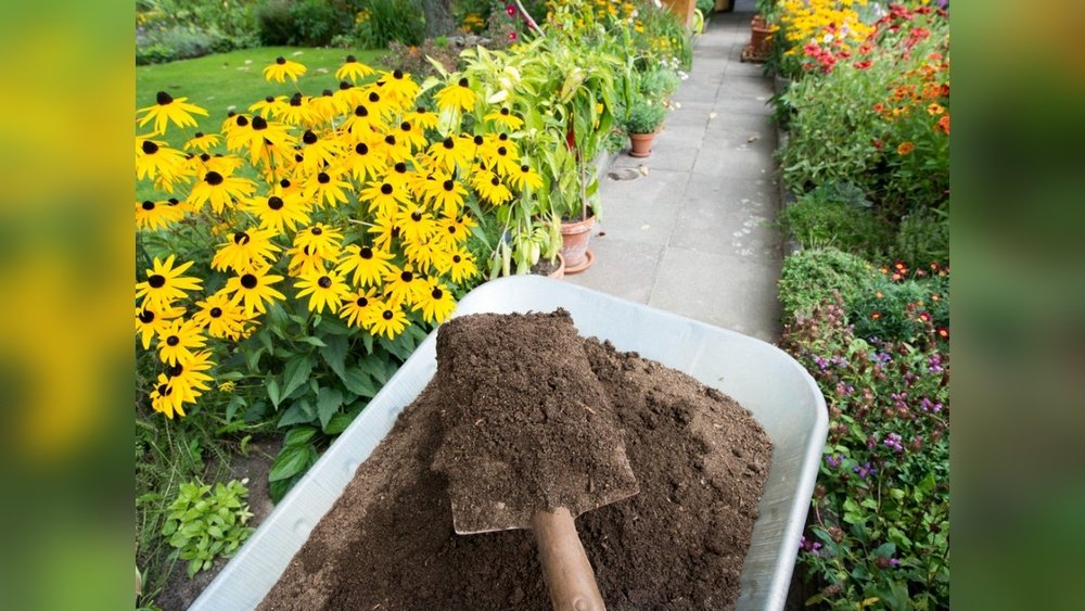 How to Add Compost to Existing Garden