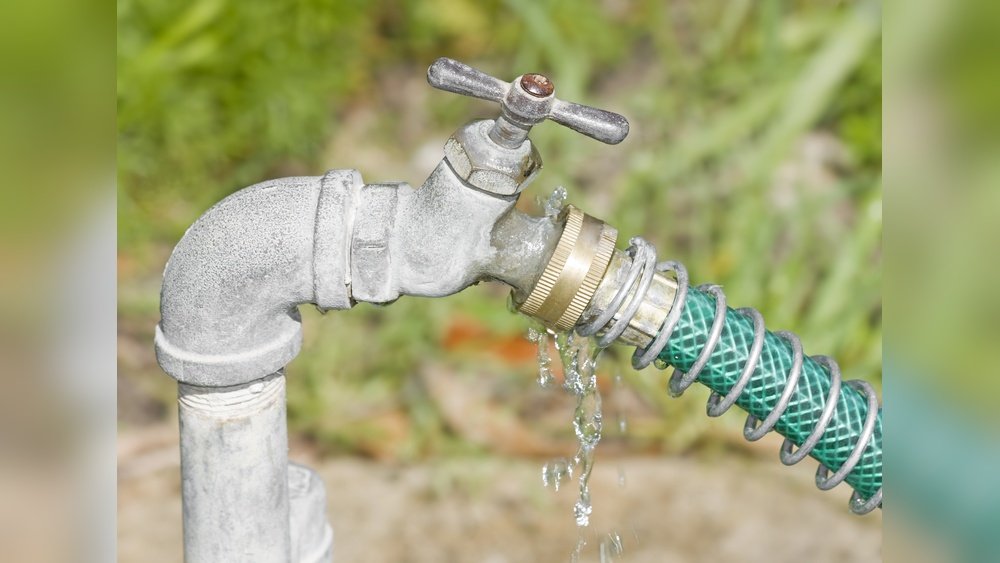 How to Fix a Leaking Garden Hose