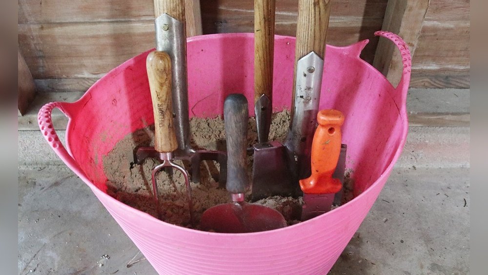 How to Store Garden Tools for Winter