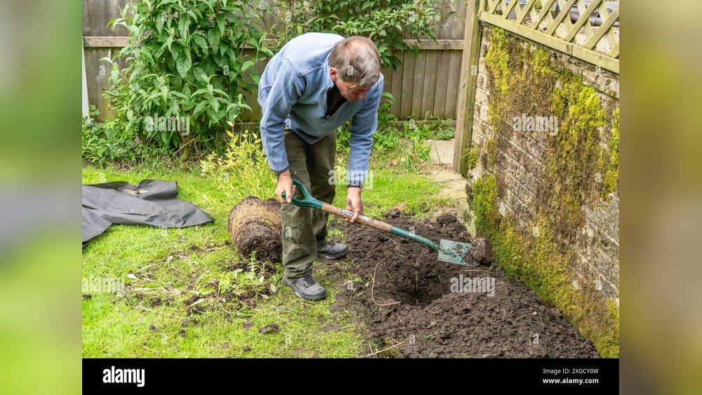 How to Use a Garden Spade to Dig Planting Holes