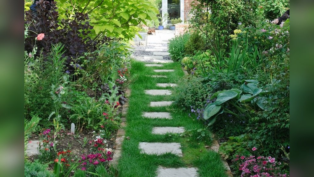 How to Lay Stepping Stones in Lawn Tips