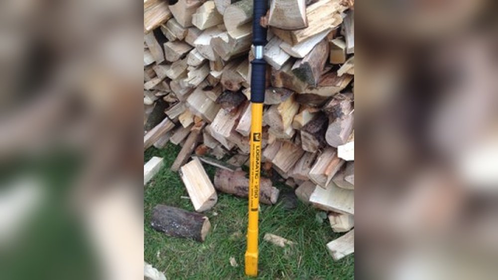 How to Split Wood With a Log Splitter