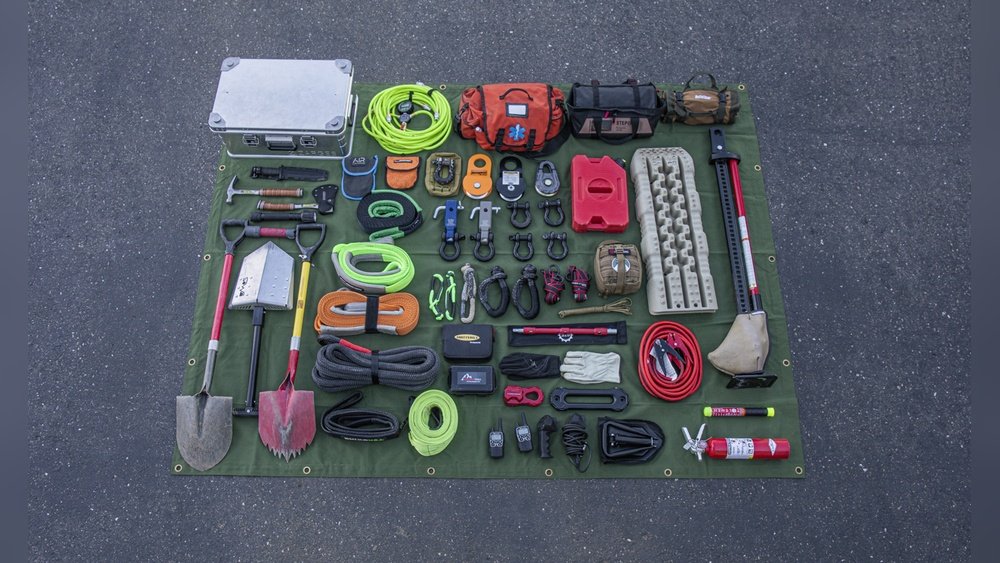 What Should Be in a Jeep Recovery Kit Guide